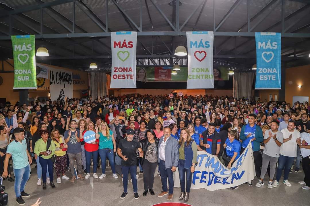 MaritoSanchez18's tweet photo. #Viceintendenta @monidiazdalbano en un masivo marco de acompañamiento nuestra amada Dirigencia demostró una vez más que es el motor indiscutible de la militancia territorial de nuestra #RiojaQuerida✌🏻...
La mística está intacta, la lealtad inquebrantable y el compromiso
Hilo⬇️ https://t.co/AzIz8EVxsc