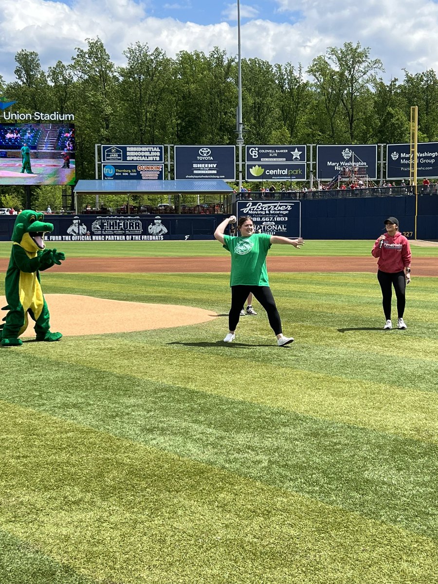 GESGatorPTO's tweet photo. Our @GESGATOR family had such a gatorific day at the ballpark with the @FXBGNats! 💚⚾️🧡🐊 https://t.co/BrjhEeA1Hy