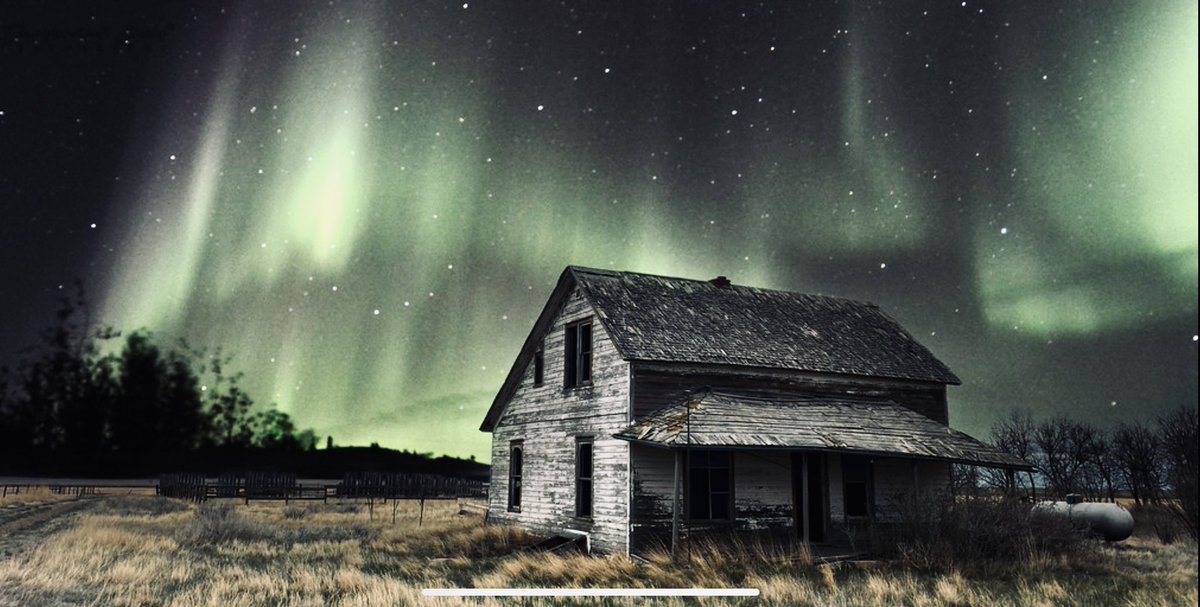 CalgaryObserver's tweet photo. The geomagnetic storm is at G4 level (Severe) but the sky in Calgary is getting cloudy, so here is an earlier image to celebrate this rare space weather event!
#EarthDay #NorthernLights #AuroraBorealis https://t.co/gK8IppJZ2o