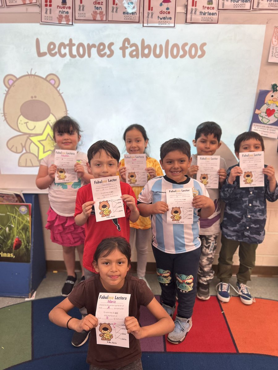 pencils_smiles's tweet image. 🌟 Lectores FabulOSOS 🌟
These incredible readers have done a 🐻 BEARy 🐻 great job focusing on their reading skills &amp;amp; strategies &amp;amp; have increased various reading levels so far! Super proud! ¡Buen trabajos chicos! #EWRSD #EMKpride
