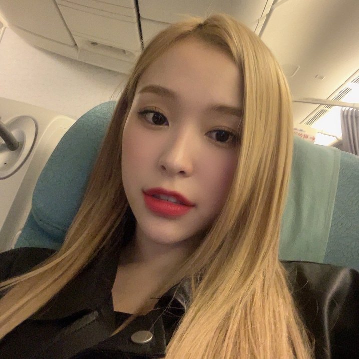threas27's tweet photo. Those two women are my definition of obsession they are my biases (same time they're so close friends with the same characteristics .. which means they've some similarities 🫂)
#DAHYUN #GAHYEON
#DaHGa 🤍🧡 https://t.co/igoQspa0MG