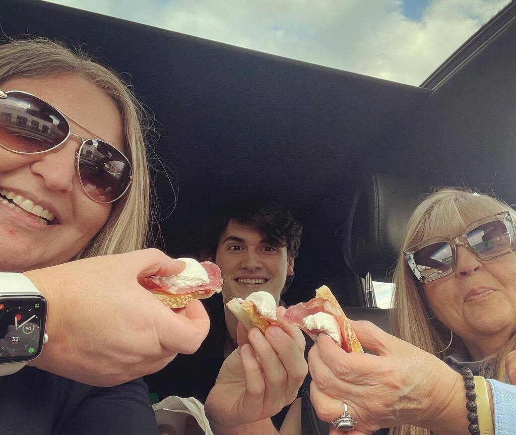 laurennicholas's tweet photo. Italians snacking on fresh mozz, and gabbagool 🤌🇮🇹 on Gianni's first trip to Uncle Guiseppe's!! @gailpattinicholas @giovanni_poloni05 https://t.co/kEsl9RQoti https://t.co/HVV3Oci2Bn