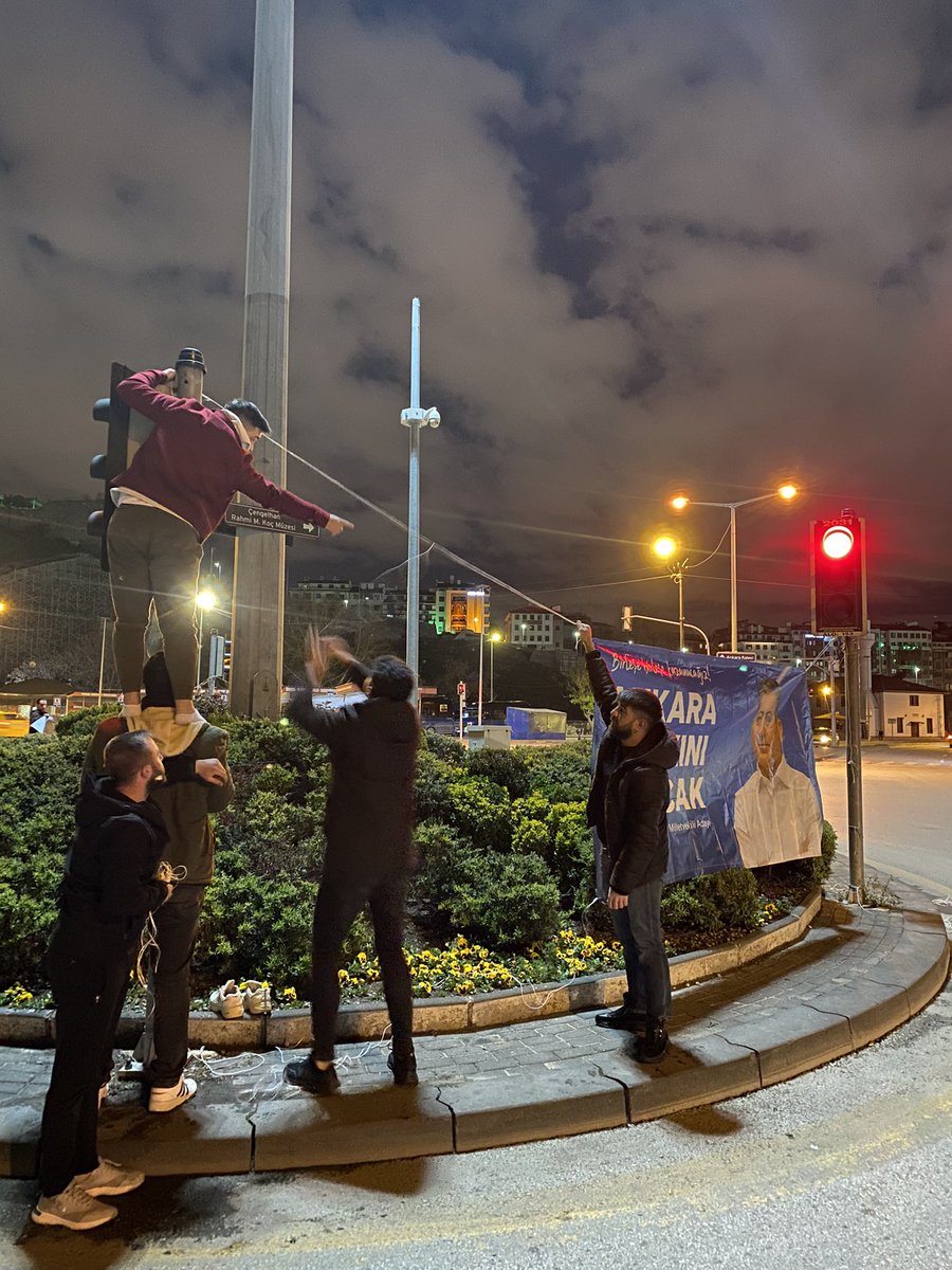 Bu gece 👇🏾
👉🏽Milletvekili adaylarımızın pankartlarını Altındağ sokaklarına astık başardılar dileriz. 
#SanaSöz
<a href="/muratemirchp/">Murat Emir</a> <a href="/semradincerchp/">Semra Dinçer</a> <a href="/avidrissahin/">Av. İdris Şahin</a>
