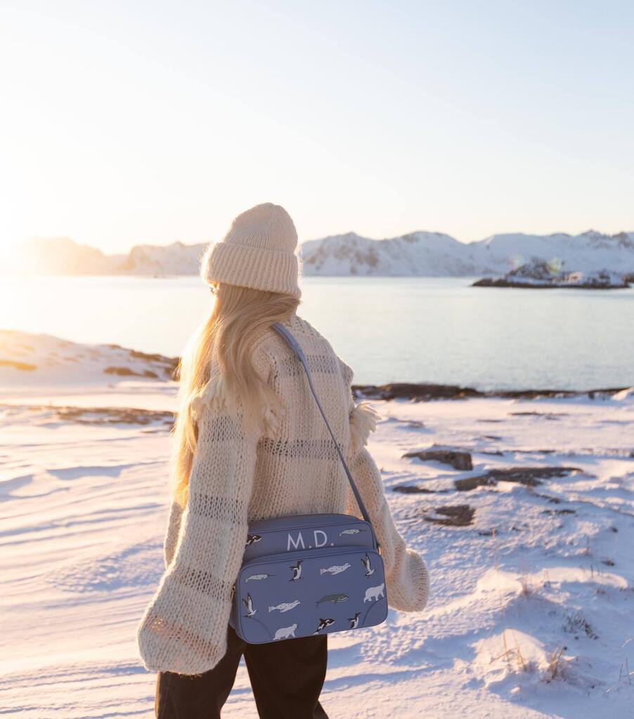 VTChild's tweet photo. We go transported to Lofoten Islands thanks to amazing pictures from @martidamska 🐧 🐳 🐋 🦭 Happy to see our Artic Messenger blending in so naturally 😀 🇳🇴 #articbag #lofoten #verytroubledchild #personalisedbag #leathergoods https://t.co/h55ptVcaL9 https://t.co/MDjx7wQRdC