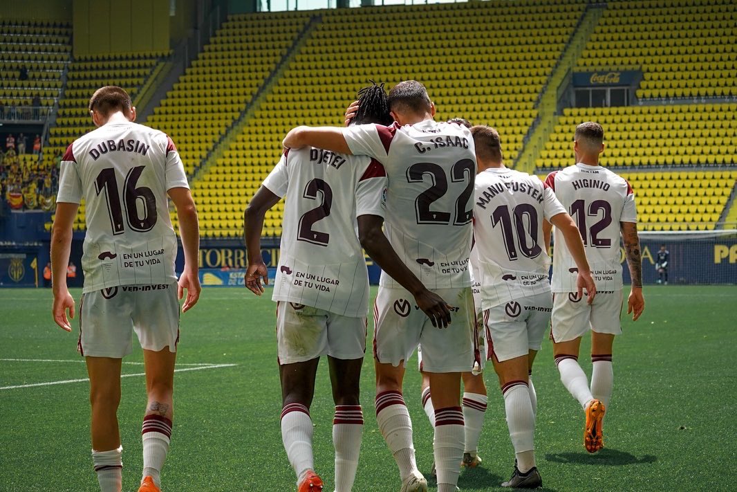 _CarlosIsaac's tweet photo. Gran victoria con este equipazo!
Gracias afición una vez más!!! #Aúpaalba 🤍🦇➕3️⃣ https://t.co/uo0KtvMzud