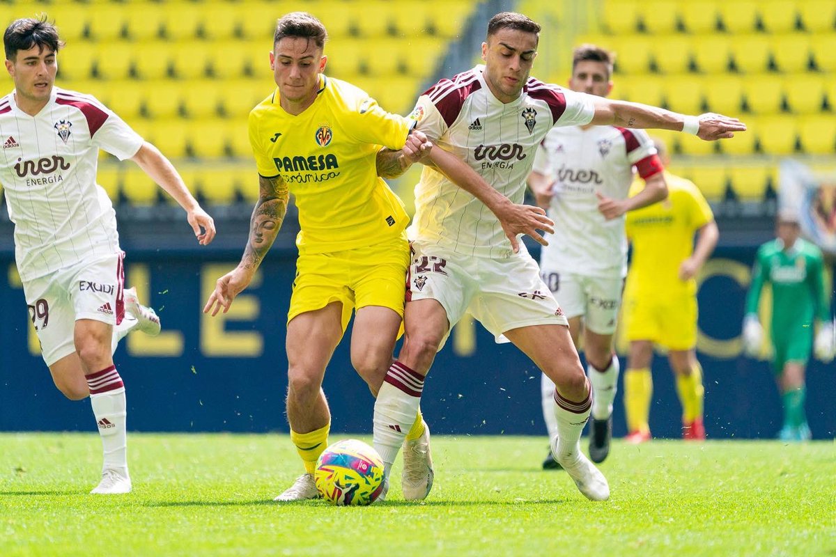 _CarlosIsaac's tweet photo. Gran victoria con este equipazo!
Gracias afición una vez más!!! #Aúpaalba 🤍🦇➕3️⃣ https://t.co/uo0KtvMzud