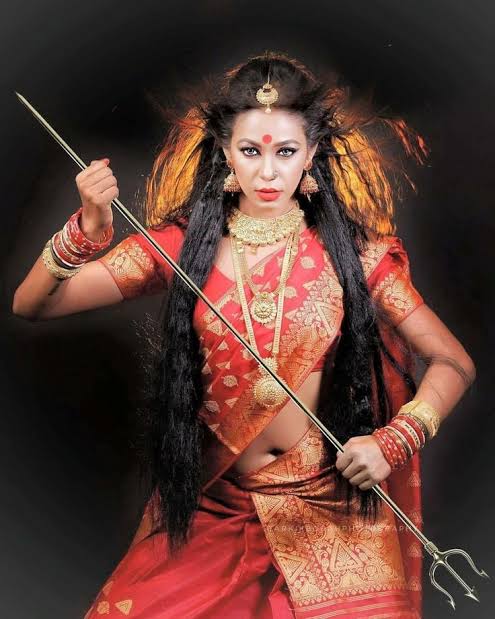 LustStar3's tweet photo. Uff devi aapki ye sexy nigahe aur malaidar ghri nabhi laal saree me bdi bindi kul milakar sbse bdi .... https://t.co/I43577HFM1