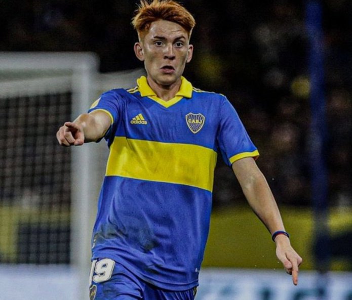 Ahora que todos le pegan, voy a aprovechar para bancarlo mas que nunca. Valentin Barco será el mejor 3 de el fútbol Argentino y el 3 de la selección. Y si no es de 3 es jugando en el medio. Guarden tweet.