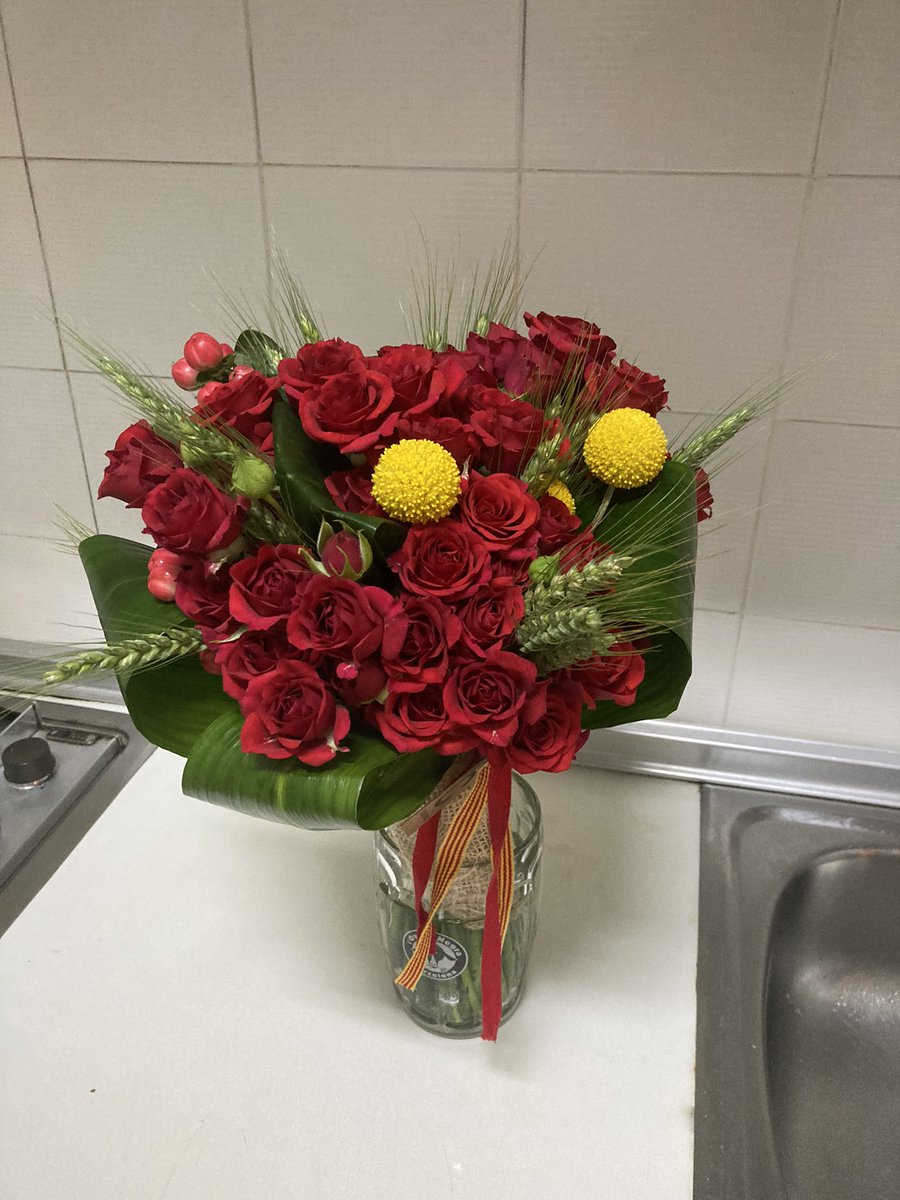 no tindré mai la rosa del papa, però elles m’han fet aquest detall, perquè m’en adoni que hi sigui o no, estic envoltada de gent que m’estima molt <3