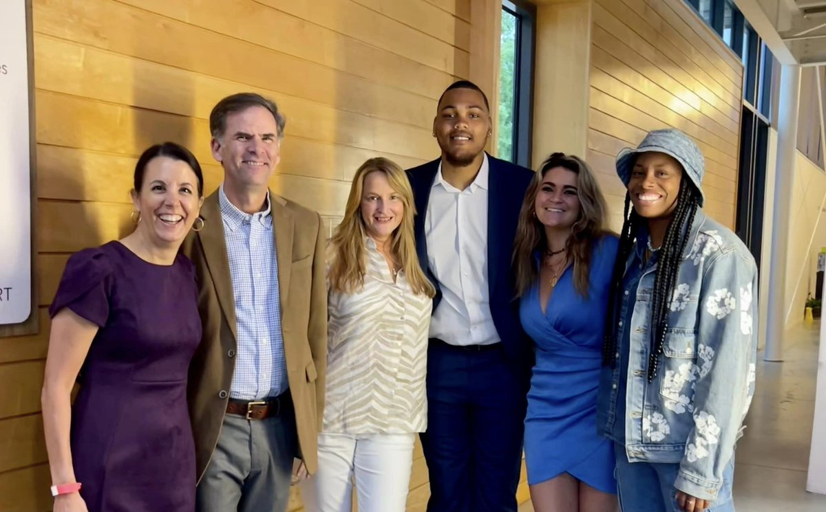 syntechusa's tweet photo. Our team had a great time at @SOAR365's annual Ladybug Fundraiser and Silent Auction! Weโre so proud to sponsor and partner with such an amazing organization. #syntechusa #SOAR365 #LadyBugFund2023 #giveback #getlocal https://t.co/ZyCWvkKnZu
