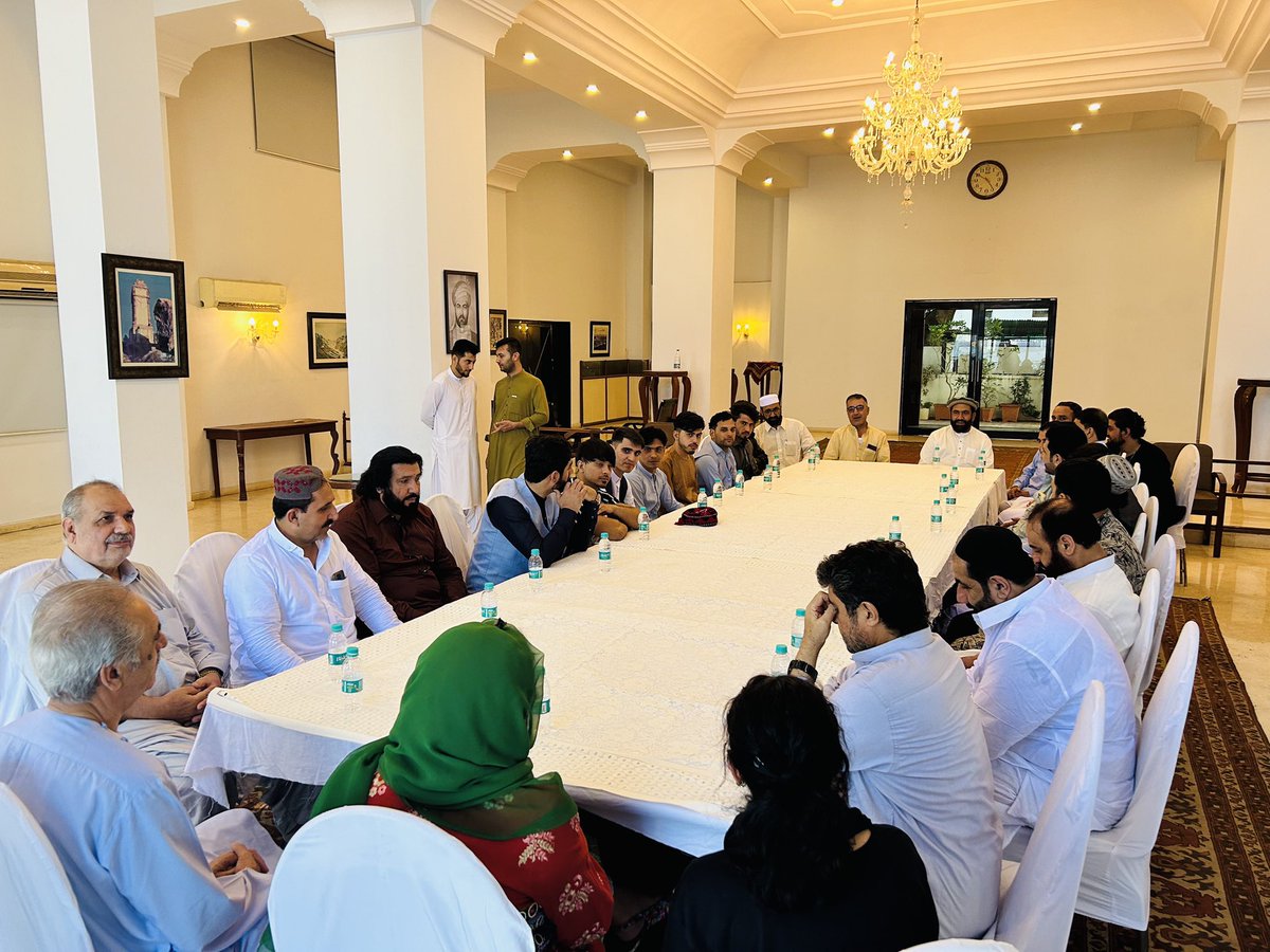 bahaar_208's tweet photo. Eid Mubarak 🌙

Special thanks to Eng @ZakiaWardak the Consul General of the IR of Afghanistan in Mumbai for warm hospitality. https://t.co/yVyjwPHmBQ