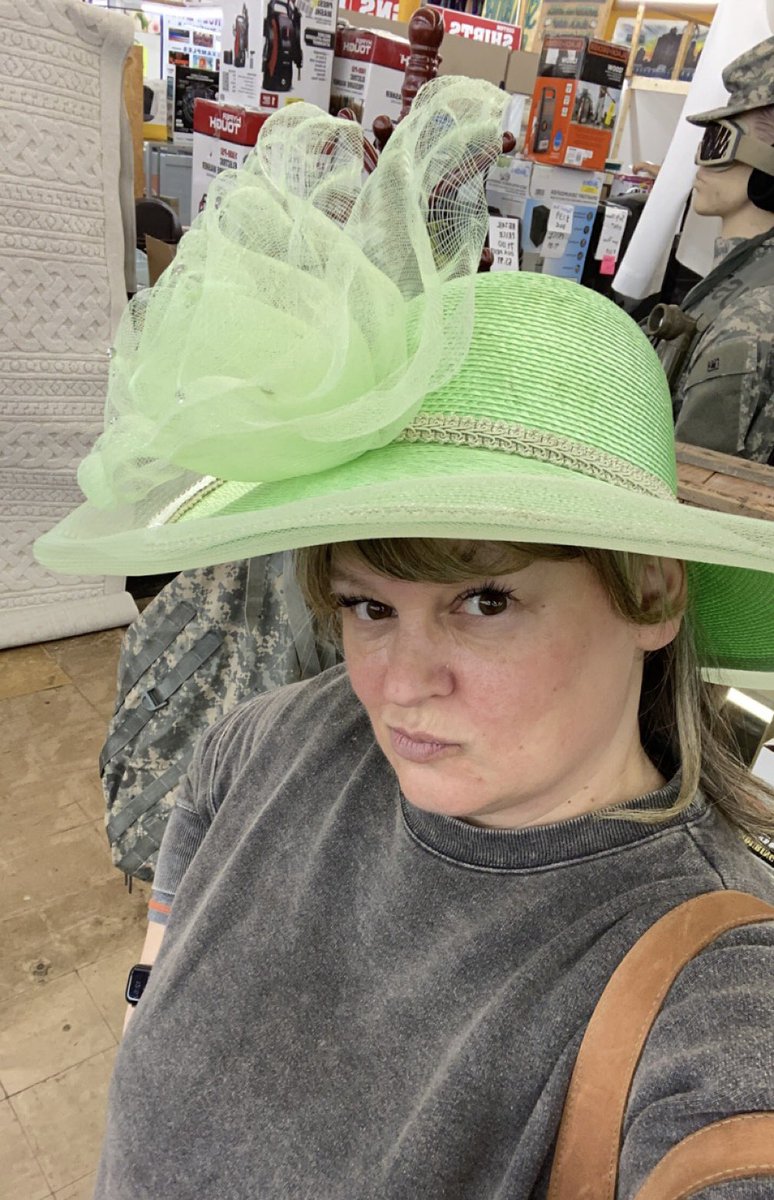 kablacklock13's tweet photo. Tis the season #KentuckyDerby https://t.co/xQZi2Fot0s