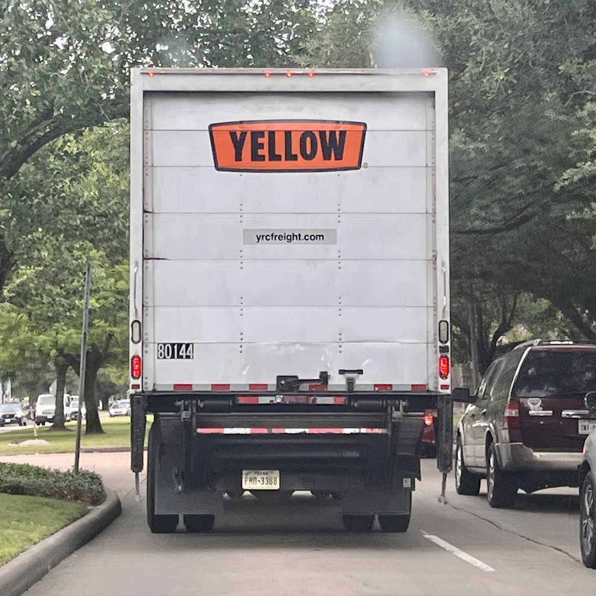 What color registered in your mind when you first look at the logo on this truck? 🤔🤔

Yellow?
Orange?
White?
Something else? 

#UX #ColorPsychology