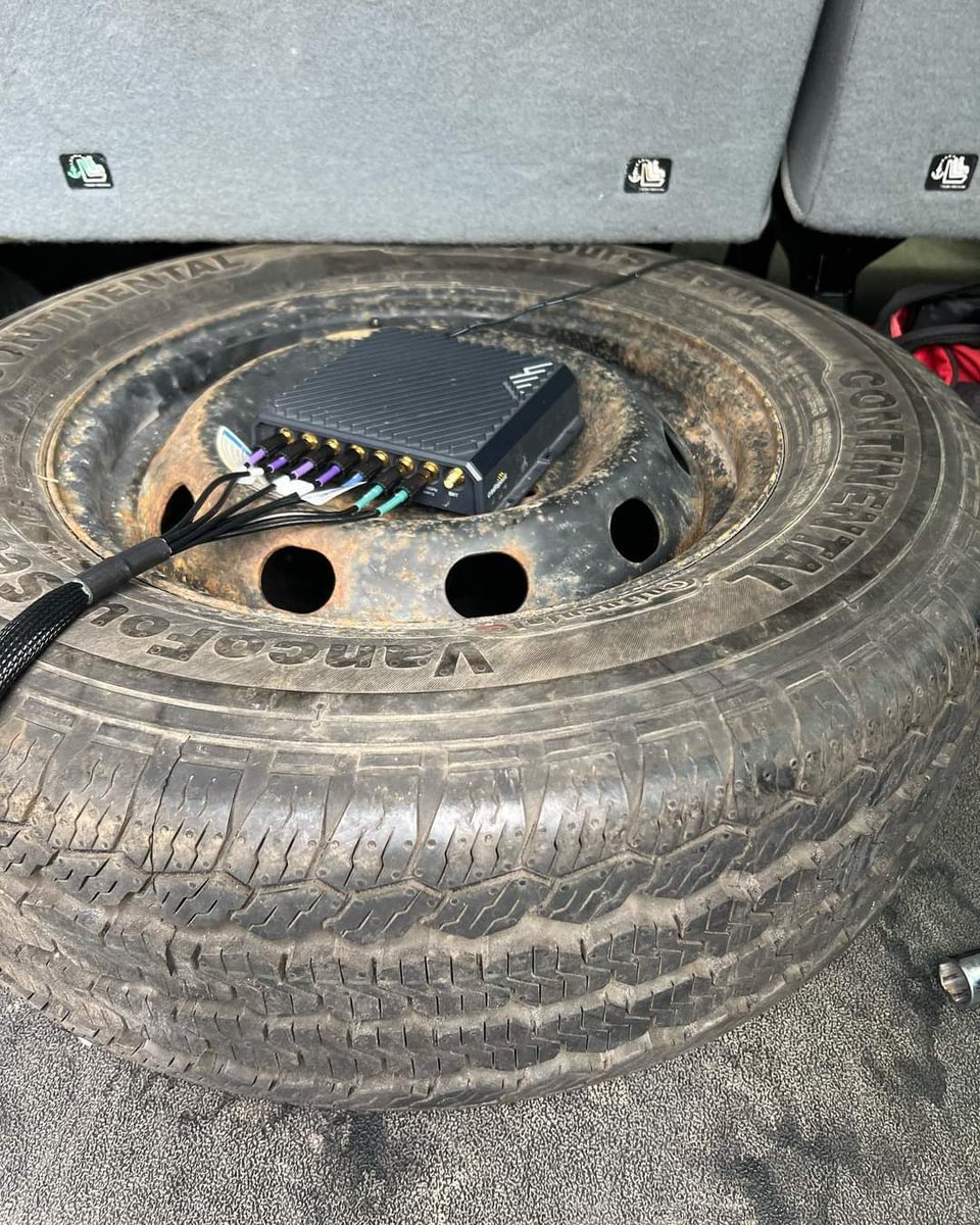 MancusoBrian's tweet photo. My man Andy VanderVeen easily installed a #5G #cradlepoint #r1900 using a #poynting #5G #magmount #antenna from Jeff Oberlin in Andy's Van and with a #tmobile sim card it's fastest 5G https://t.co/3swM8SBvEA