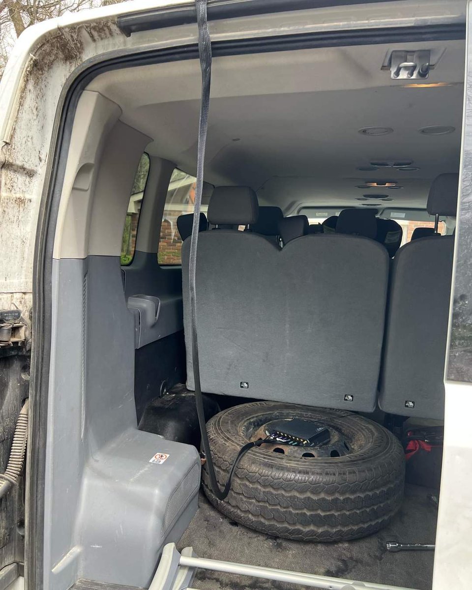 MancusoBrian's tweet photo. My man Andy VanderVeen easily installed a #5G #cradlepoint #r1900 using a #poynting #5G #magmount #antenna from Jeff Oberlin in Andy's Van and with a #tmobile sim card it's fastest 5G https://t.co/3swM8SBvEA