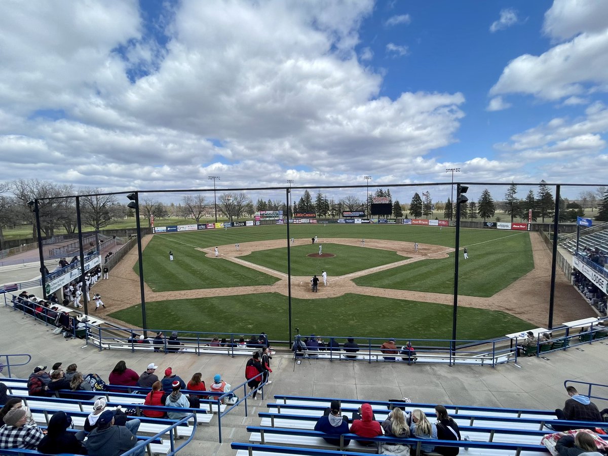 Beautiful day for the <a href="/SCSUHuskies_BB/">St. Cloud State Baseball</a> home opener! Happy to see blue sky instead of snowflakes. #Huskyland 🐾