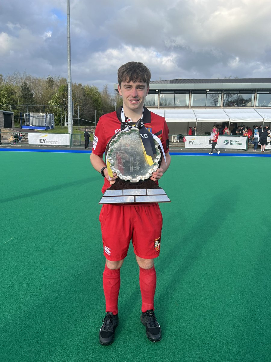 angeladownard's tweet photo. In 2011 @Mcowan9  celebrated a win with the Banbridge senior hockey team as a young supporter and today he he held the same trophy on the winning team himself. Well done @banbridgehc. 🏅 🏆 https://t.co/AQANShC59E