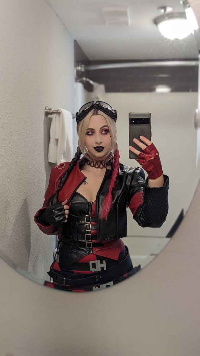 revved_harley's tweet photo. ✨Selfie Sunday! ✨
#HarleyQuinn #thesuicidesquad2 #MargotRobbie #fakeprop https://t.co/UQKLokISDf