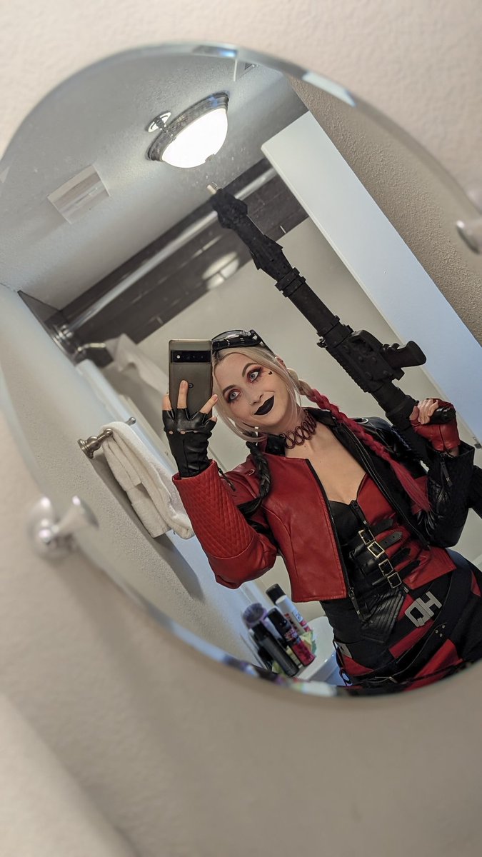 revved_harley's tweet photo. ✨Selfie Sunday! ✨
#HarleyQuinn #thesuicidesquad2 #MargotRobbie #fakeprop https://t.co/UQKLokISDf