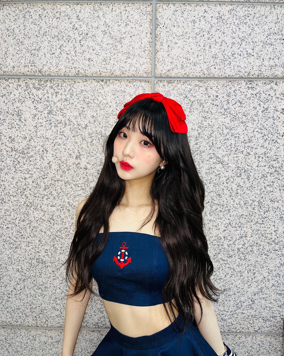 yeojjna's tweet photo. i guess i missed the music show a bit, so i decided to upload an old photo of me from when i was there! (꜆ ˙ᗜ˙ )꜆ #tmi, this is my favorite costume because it's not too confident or something, i look cute here... ㅋㅋㅋ ah, please ignore my previous sentence 🤭😂 https://t.co/WDaNbjkKVL