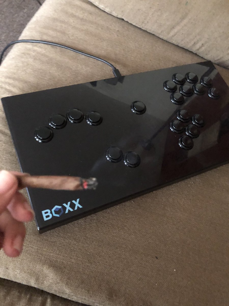 Smokin w my boxx the best controller 👌🦊
