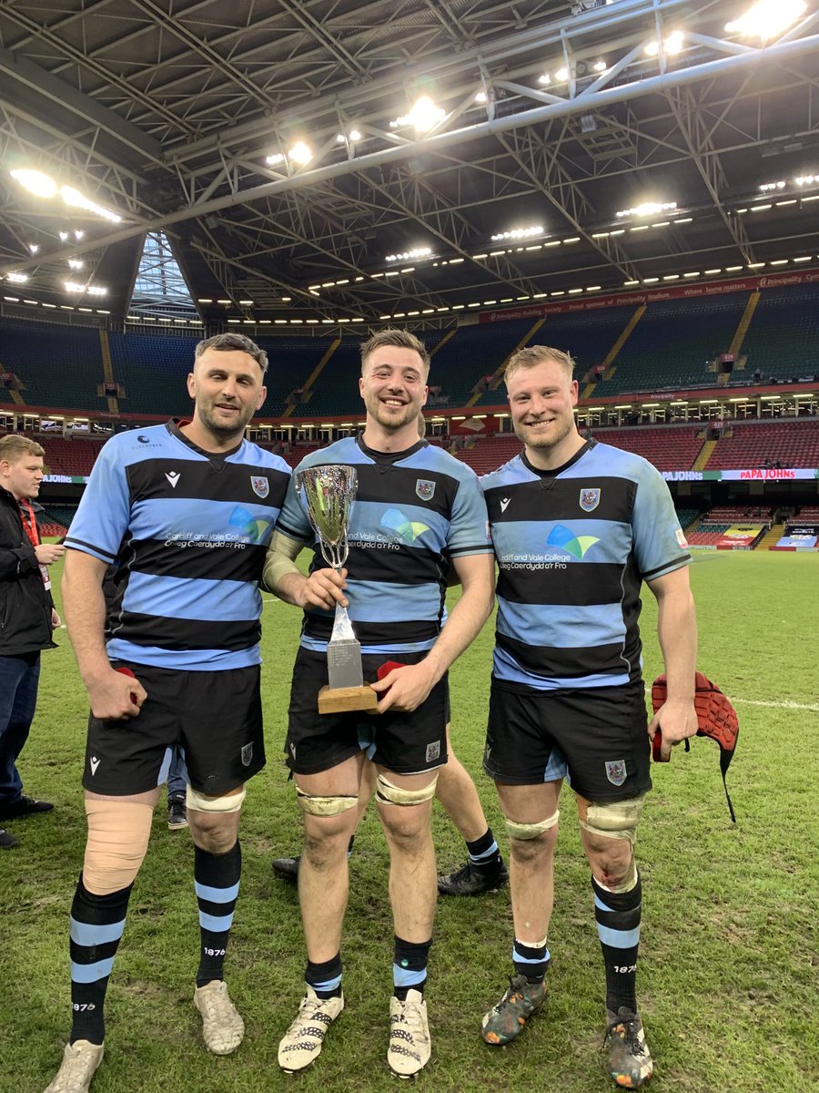 James Richards, ⁦<a href="/SD_Moore/">Sean.</a>⁩ and ⁦<a href="/Ellthom2/">Ellis</a>⁩ 

Celebrating winning the #WelshPremiershipCup 

#BlueAndBlacks