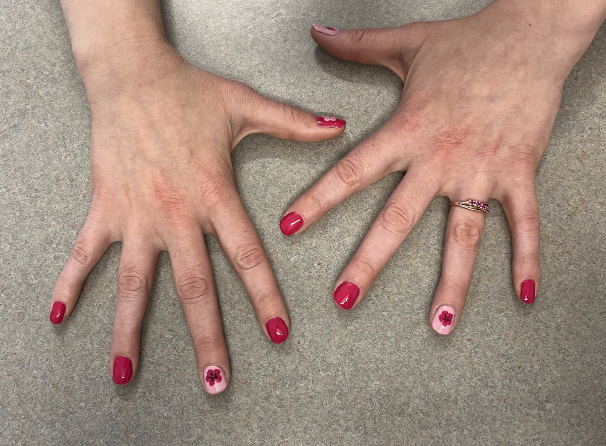 elllliiiiieeeee's tweet photo. #mimulus &amp; #phlox for two of my favorite evolutionary biologists … (@PhloxELady @ChriSteinecke) who wants their species as nail art next??? https://t.co/OrW8dlrzGV