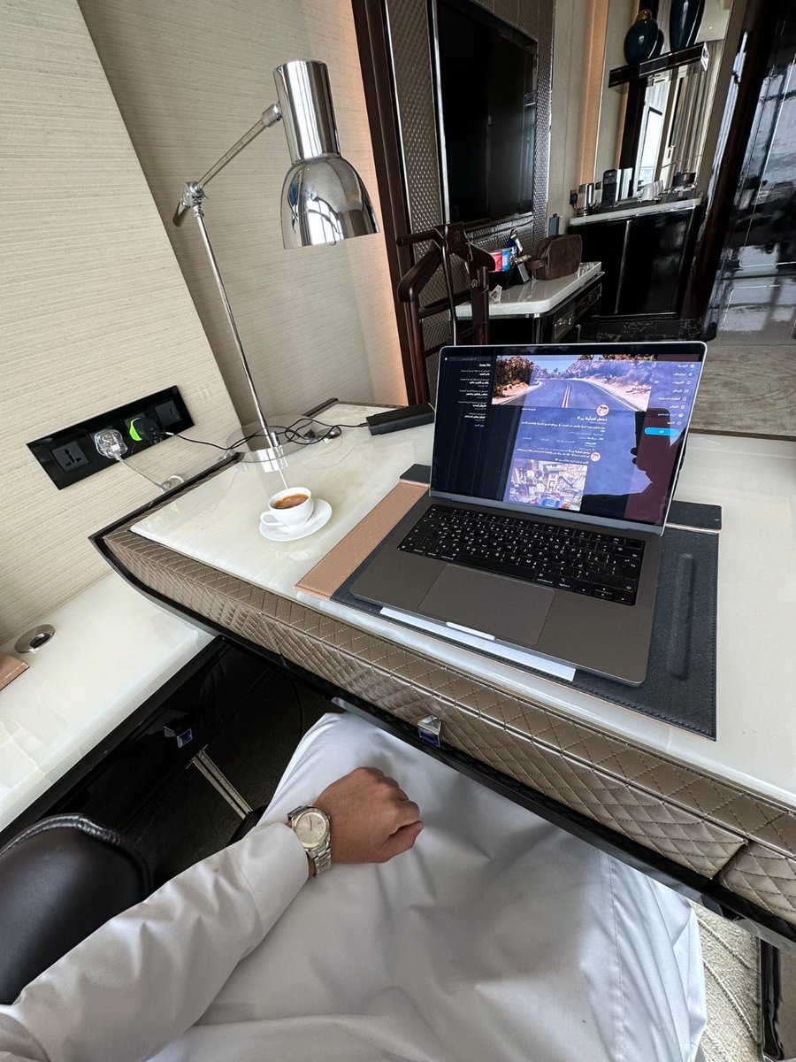 ❌ نهاية لجملة " أنا صفر بالانجليزية " .

هذي خطة تأسسك باللغة فقط استمر عليها (٣ أشهر) ساعة يوميا و راح تشوف وين كنت ووين صرت باذن الله :

فضل الثريد وتابع معي ❤