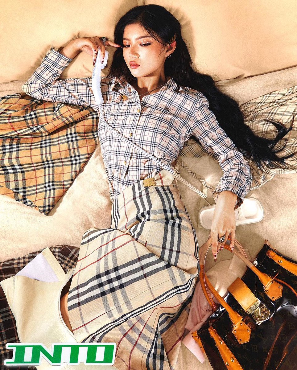 saintdoII's tweet photo. ngc1961 in vintage designer for vintage shop intoarchive’s spring 2023 campaign https://t.co/4foNU2aKgG