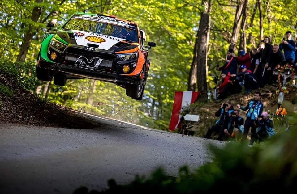 JournoJason's tweet photo. Who said Tarmac rallies were boring? #ForCraig #WRC https://t.co/yt8s6gwe96