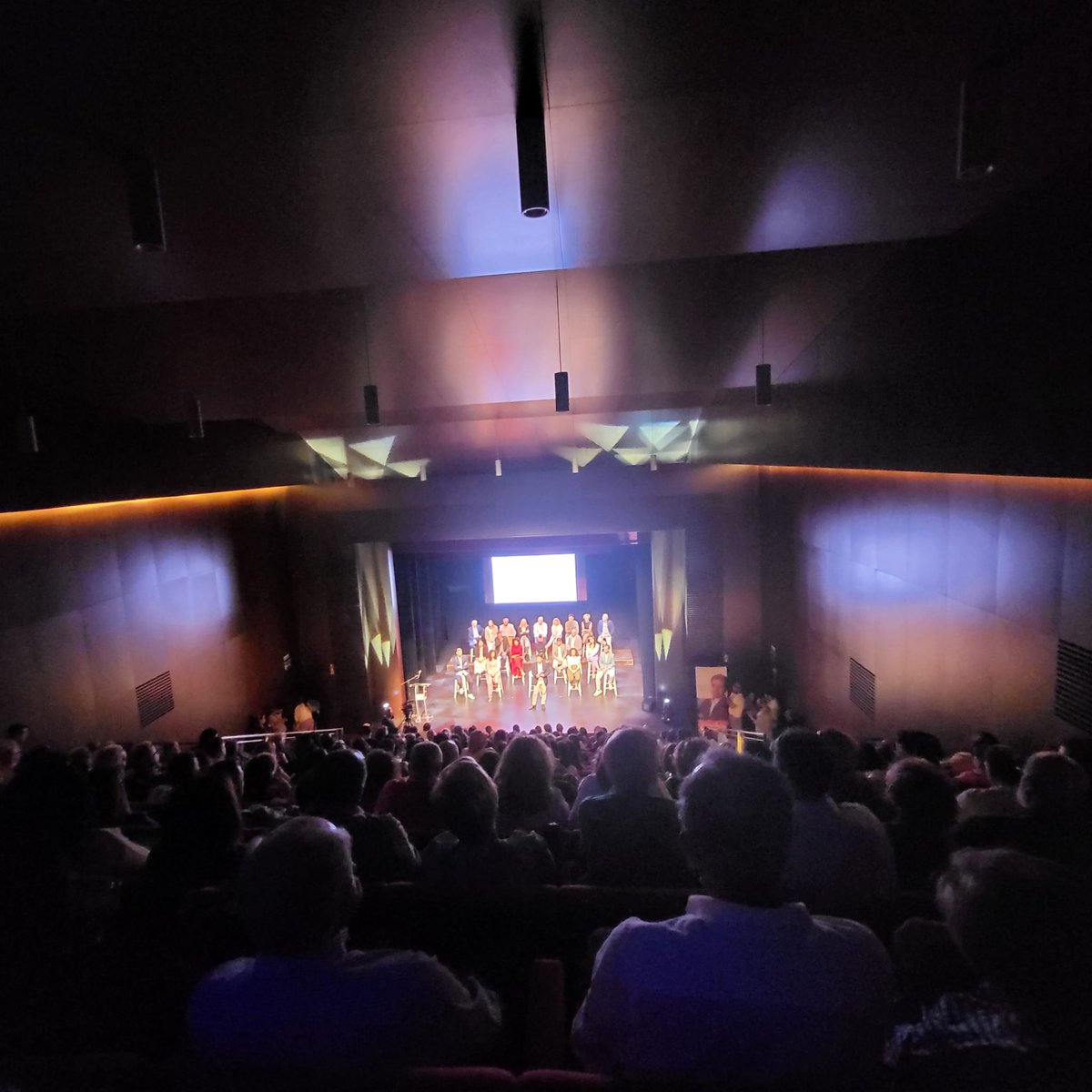 Ayer tuvo lugar la presentación de la candidatura de la ilusión y el cambio, liderados por Antonio García, en la que además tuve la oportunidad de intervenir🌹Sabemos que no es fácil pero es más posible que nunca y a partir del 28M vamos a conseguir revertir la situación actual💪🏻