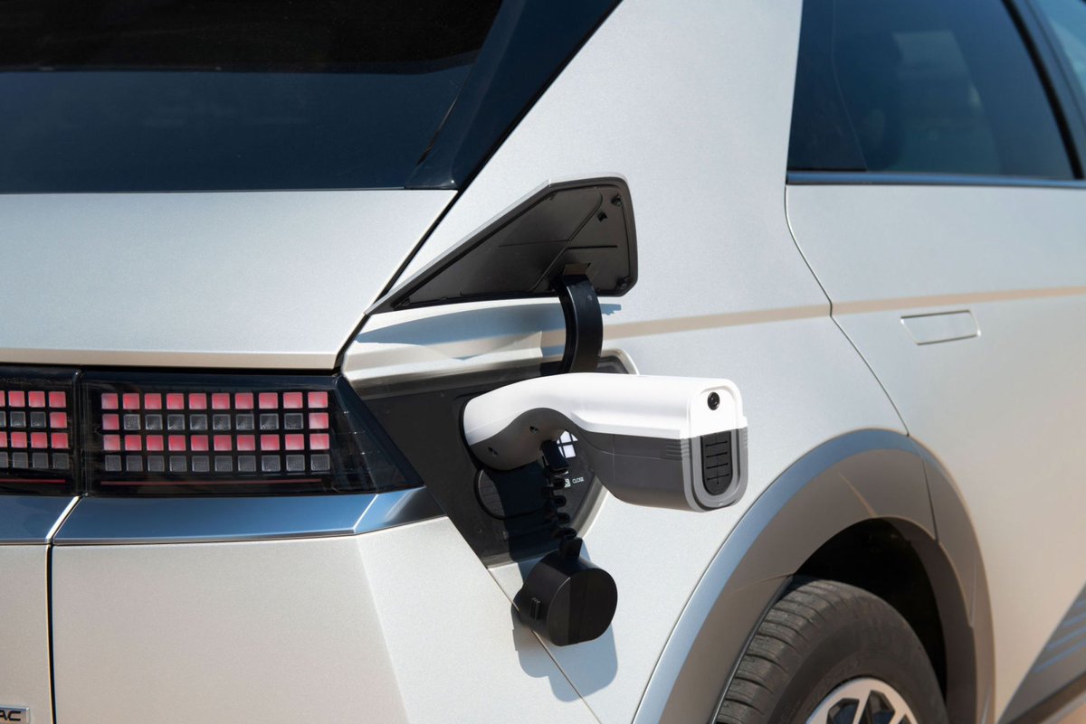 MineCooky's tweet photo. #FollowerPower:
Ist hier wer mit einem V2L-Adapter für den #Hyundai #Ioni5, bzw den #Kia #EV6? Im Raum Stuttgart / Karlsruhe?
Mein smart #1 kann in der China-Ausführung auch V2L und in Europa verkaufen sie den Adapter nicht. Keine Ahnung ob der von Hyundai gleich ist, aber kaputt gehen kann ehh nix und ich würde gerne gucken, was mein smart damit macht. 👀