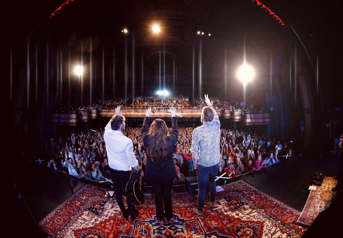 ladya's tweet photo. YOUR stories have been amazing! Thank you for the most beautiful and magical evening, Indianapolis! ⁣
📷: @hodgesusry https://t.co/ItVR6Fdj5a