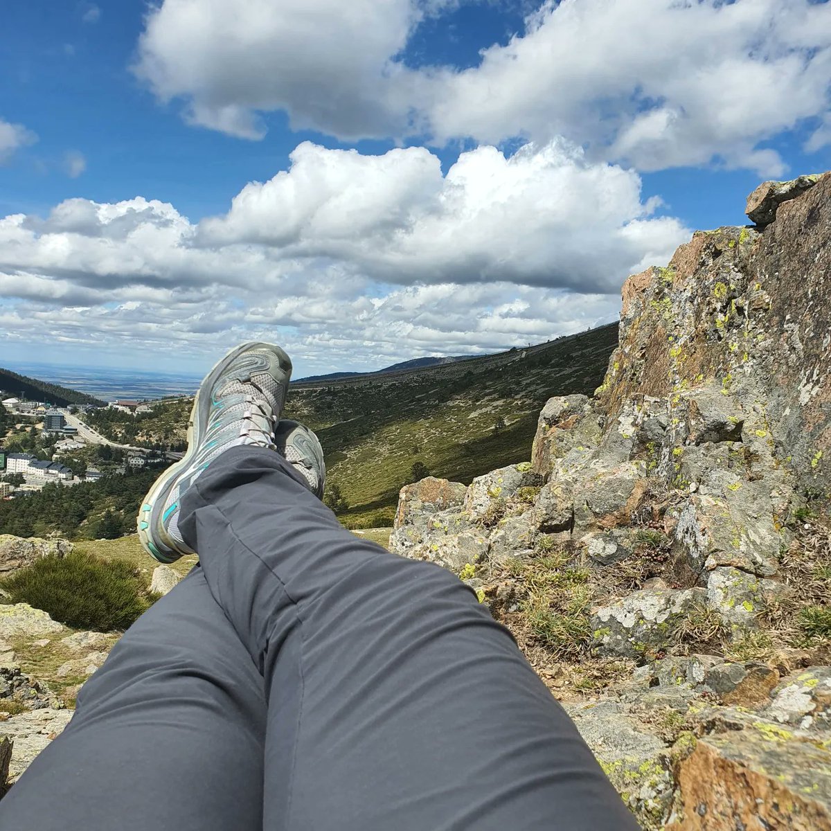 Be present my friend.
#23Abril #SantJordi23 #sundayvibes #SundayMotivation #mountains #present