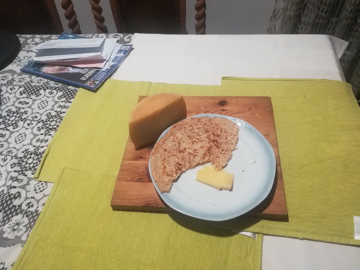 Eksplozija okusov.. ocvrte droži in
mlad Paški sir. Prvič sem poskusil
100 % droži. Kisle, s soljo skoraj
sladke