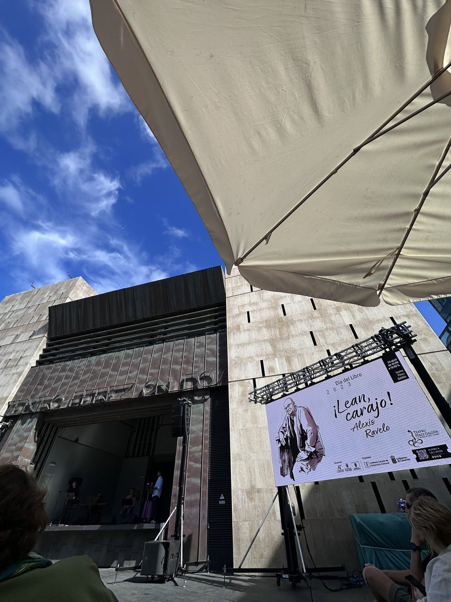 bearivero's tweet photo. Mucha emoción e inspiración en el homenaje a #AlexisRavelo en el #DíadelLibro 💛 “Lean, carajo” debería ser lema https://t.co/Z64juWCGX7