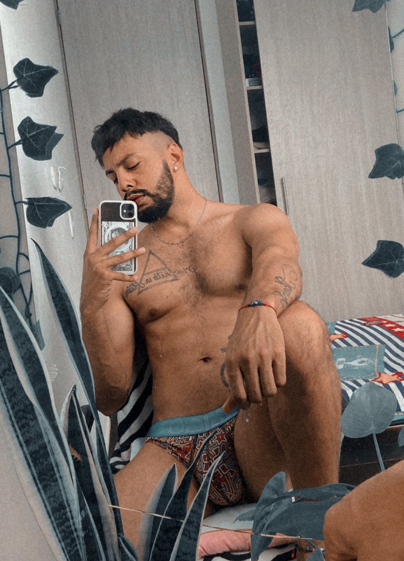 juanda_diazm's tweet photo. ¿Como hago para mandar ese paquete por Servientrega? 😏😈
#Fav https://t.co/Ddgeu2S3IK