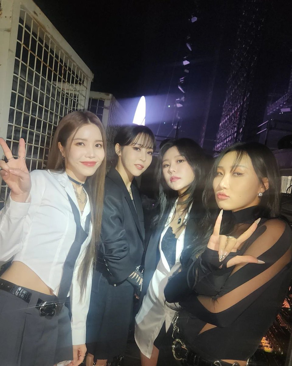 MamamooPyOfic's tweet photo. 08.04.23 [ actualización de @ _mariahwasa ]

"💚 🇫🇷 💚"

#SOLAR #MOONBYUL #WHEEIN #HWASA #MOOMOOPY💚 #MAMAMOO #isaymamamamamoo https://t.co/xPTmsnbxPQ