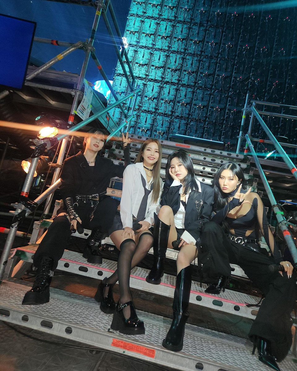 MamamooPyOfic's tweet photo. 09.04.23 [ actualización de @ solarkeem ]

"in PARIS❤️"

#SOLAR #MOONBYUL #WHEEIN #HWASA #MOOMOOPY💚 #MAMAMOO #isaymamamamamoo https://t.co/MnrqQX65a0