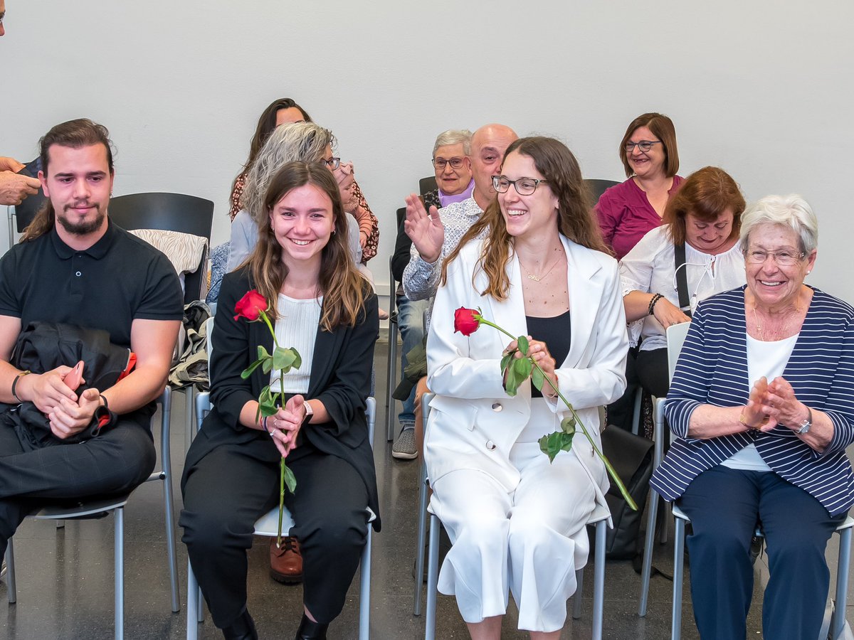 mlphes's tweet photo. Divendres 21 ens vam casar. T’estimo moltíssim. Feliç Sant Jordi a tothom🌹 https://t.co/OlCX22VzLt