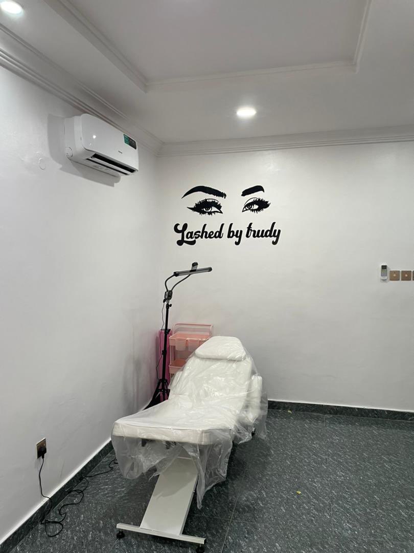 onireason_'s tweet photo. @lawrencekitema I make different kind of signage but indoor&amp;Outdoor and I custom neon signage’s also check my phone on IG:@Onikoyi_innovations via whatsapp +2348188864570 https://t.co/7IGrf8YL45