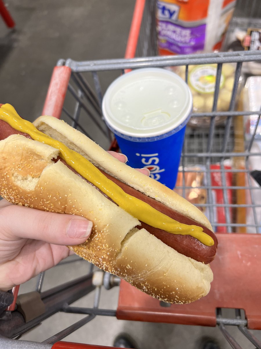 mar1narasauce's tweet photo. Costco hotdog. Rt for good luck https://t.co/ttAyMzTwg6
