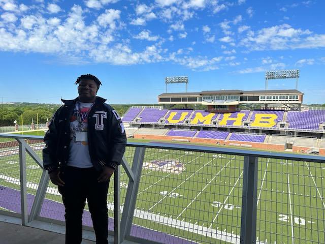 AdelekanJamall's tweet photo. 100% committed 

 @CruSports @UMHB #gocru @CruFootball @LANCE JONES50 @coachdhicks. @mcvey_todd @othsfalconfb @CoachKaliefM https://t.co/N7WtwbRWO2