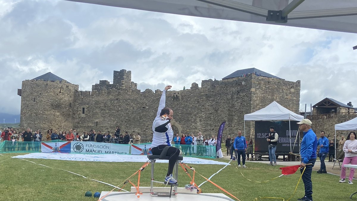 He asistido a la exhibición de lanzamiento de “Peso Templario”en el <a href="/castillo_ponfe/">Castillo de los Templarios</a> en la que han participado los mejores especialistas de #España. 

Enhorabuena por la organización a la Fundación Manuel Martínez y al Club Deportivo Ponferrada Atletismo. 

#Ponferrada 
#leonesp