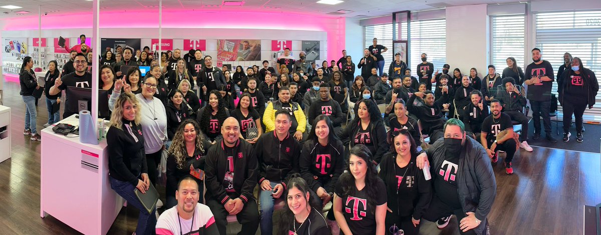 WillOrtiz85's tweet photo. Bay Area Central is #Go5G certified and ready to provide our customers #PhoneFreedom! #BayArea #WinningisaChoice #ConnectTheVision https://t.co/UcZuJRTZNt