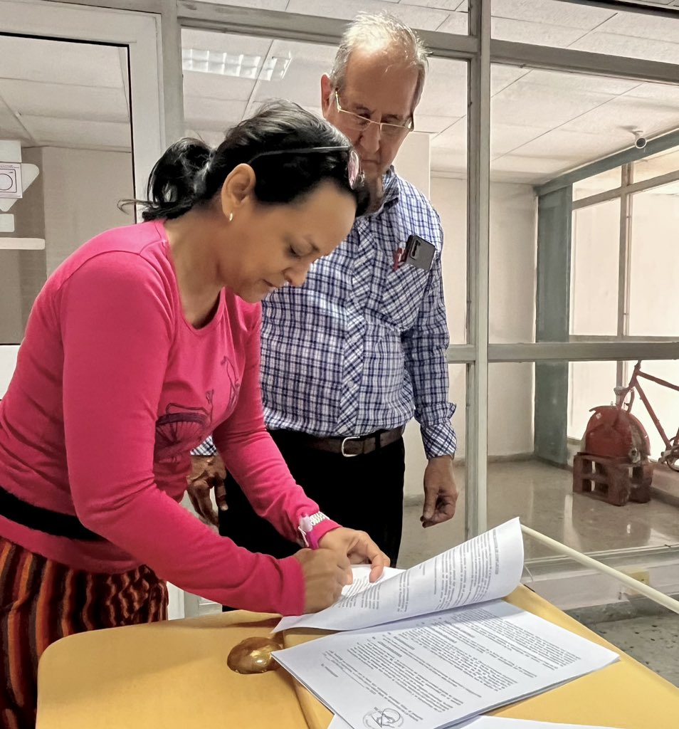 veloencuba's tweet photo. 📦🚴🏻‍♀️Vélo Cuba se convierte en la responsable de la mensajería de la Cámara de Comercio de Cuba.

Agradecemos la confianza en nuestro equipo y así apostar por la movilidad sostenible 💚
#VéloCuba #movilidadsostenible #transportesostenible #mensajeriaecologica https://t.co/gNE5KvGAL4