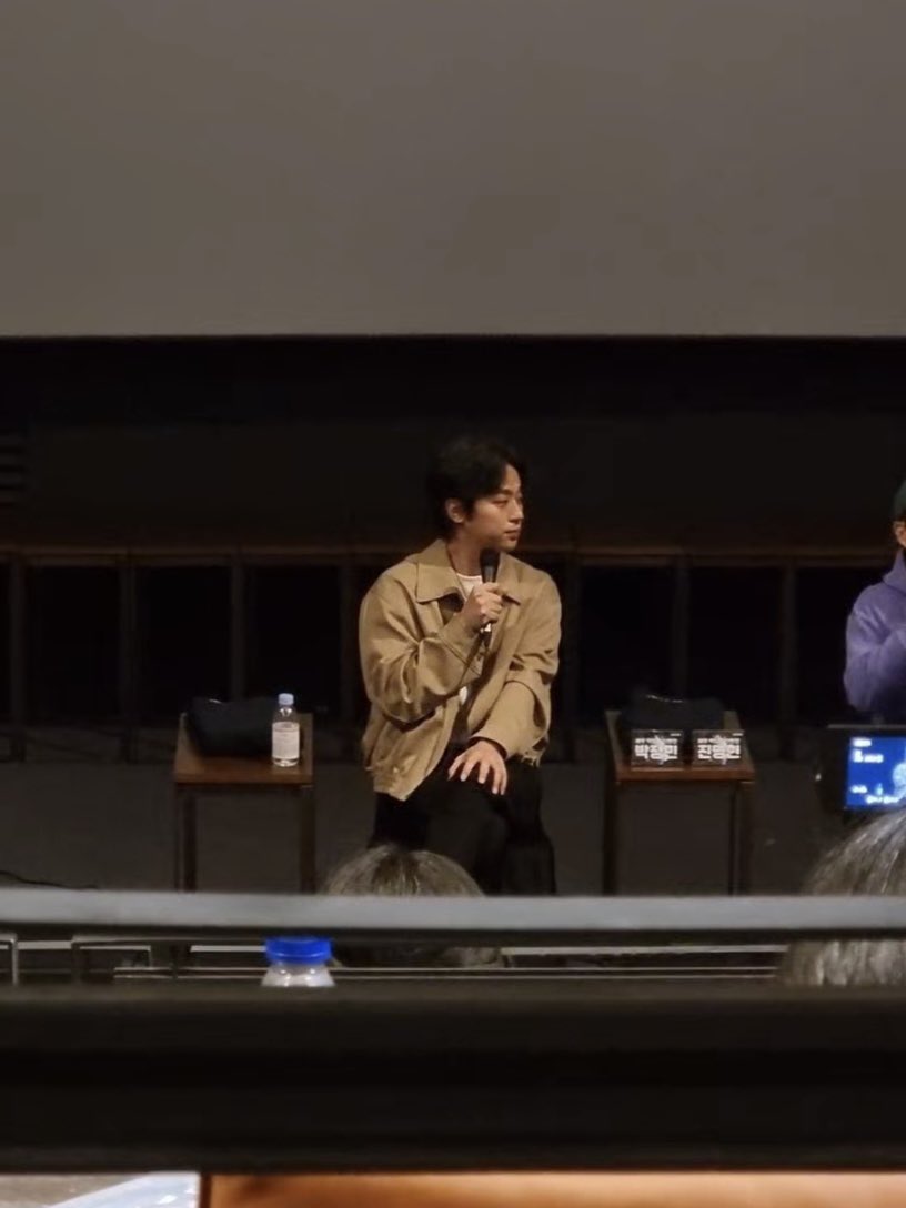 whatsonurm's tweet photo. 저를 팔로우하고 계시는 여섯 분께 드리는 저화질의 박정민 https://t.co/oNam81PSlD