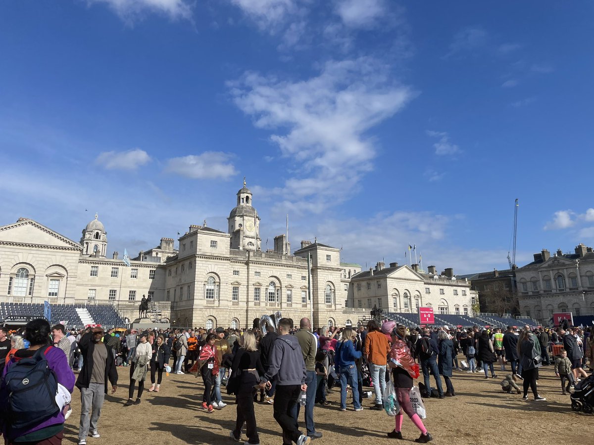 Great day today volunteering at the London Marathon! 🎽Well done to all the runners! 👏🏼 #LondonMarathon