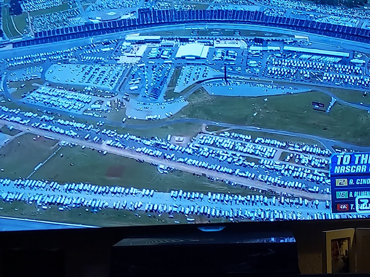 Benstriesenou1's tweet photo. Zondagavond #NASCAR time!
#NascarCupseries #Taladega https://t.co/nNUSOpoYy9