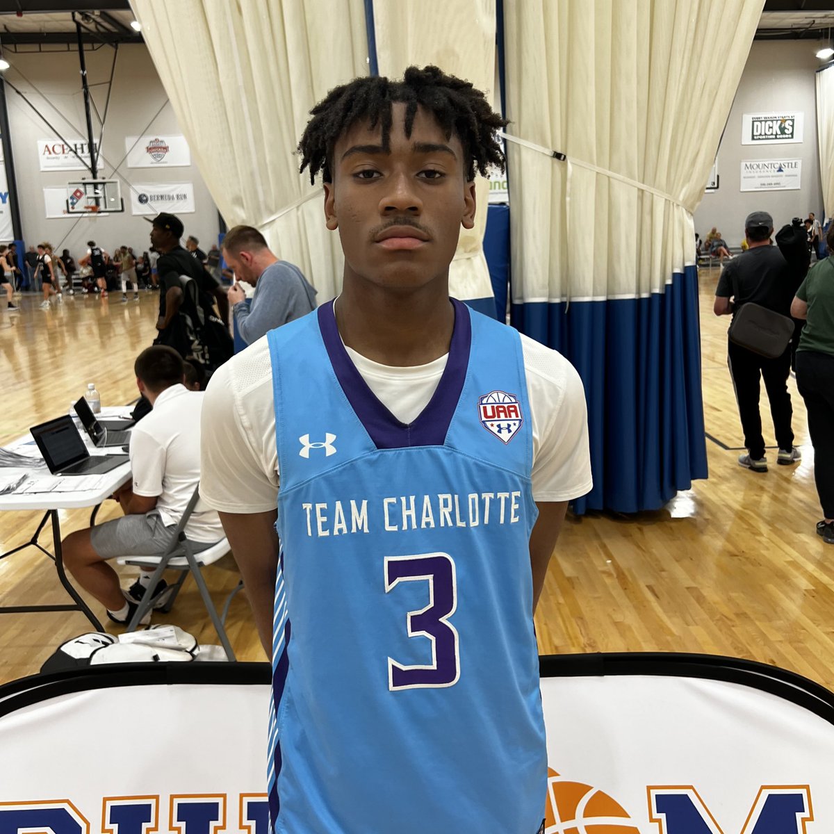2025 Isaiah Smith (Team Charlotte 321) showed a nice blend of attacking the rim and perimeter defensive awareness. Smith stayed engaged throughout this contest and really helped lead the comeback effort. #PhenomHoopStateChallenge